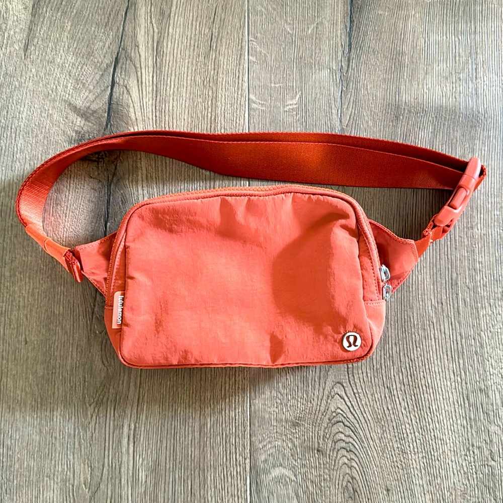 Luluemon 2L Belt Bag